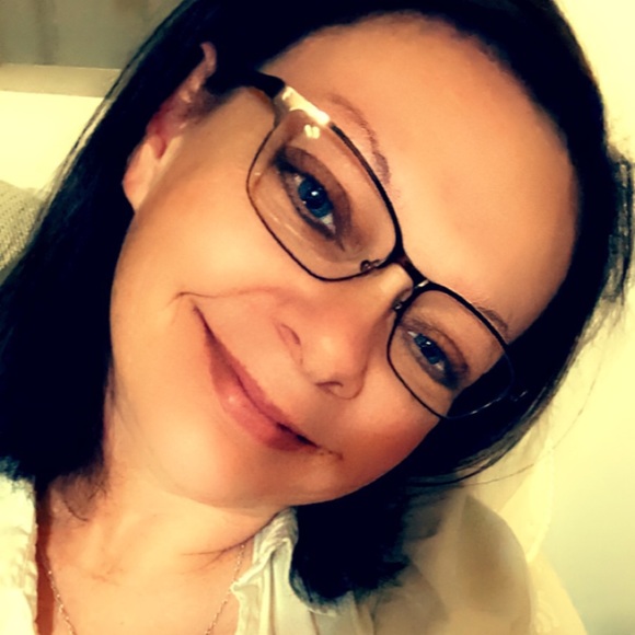 Meet your Posher, Becca - Picture 3 of 3